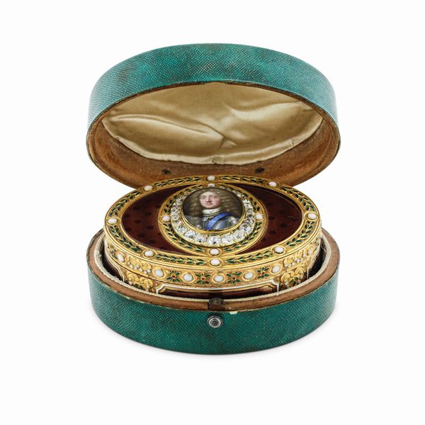 Tabacchiera. Oro 18kt e smalti, coperchio centrato da miniatura di Filippo II, Duca d'Orleans, incorniciata da diamanti taglio vecchio. Francia, XVIII secolo  - Asta Argenti da Collezione | Antichi - Associazione Nazionale - Case d'Asta italiane