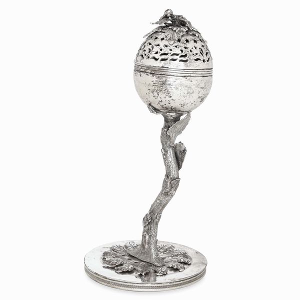 Porta spezie. Argento fuso, sbalzato e traforato. Argenteria ebraica, Europa XIX-XX secolo (apparentemente privo di punzonatura)  - Asta Argenti da Collezione | Antichi - Associazione Nazionale - Case d'Asta italiane