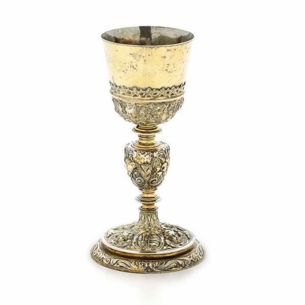 Calice. Argento fuso, tornito, sbalzato, cesellato e dorato. Genova prima met� del XVIII secolo, marchio della �Torretta� senza datario e dell�argentiere EV (non identificato)  - Asta Argenti da Collezione | Antichi - Associazione Nazionale - Case d'Asta italiane