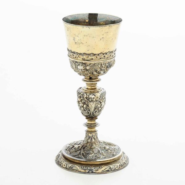 Calice. Argento fuso, tornito, sbalzato, cesellato e dorato. Genova prima met� del XVIII secolo, marchio della �Torretta� senza datario e dell�argentiere EV (non identificato)  - Asta Argenti da Collezione | Antichi - Associazione Nazionale - Case d'Asta italiane