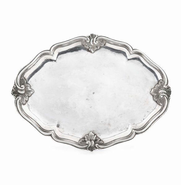Vassoio. Argento fuso, sbalzato e cesellato. Genova 1761. Marchio della �Torretta� con datario (.761)  - Asta Argenti da Collezione | Antichi - Associazione Nazionale - Case d'Asta italiane
