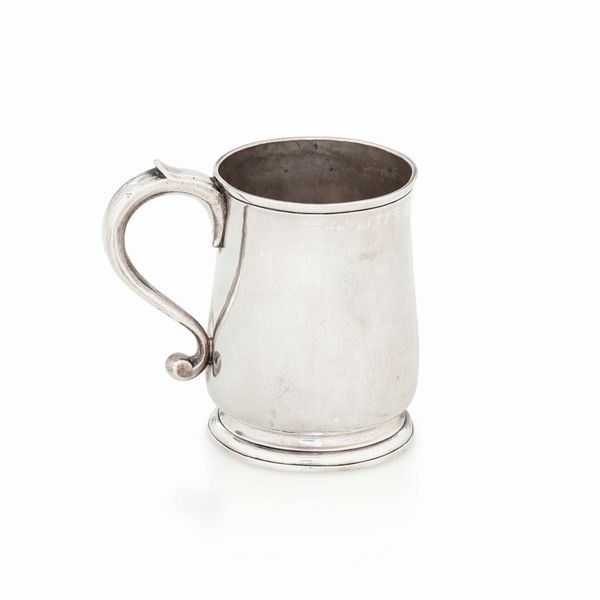 Mug. Argento fuso e sbalzato. Londra 1733. Argentiere FS entro cuore (non identificato)  - Asta Argenti da Collezione | Antichi - Associazione Nazionale - Case d'Asta italiane