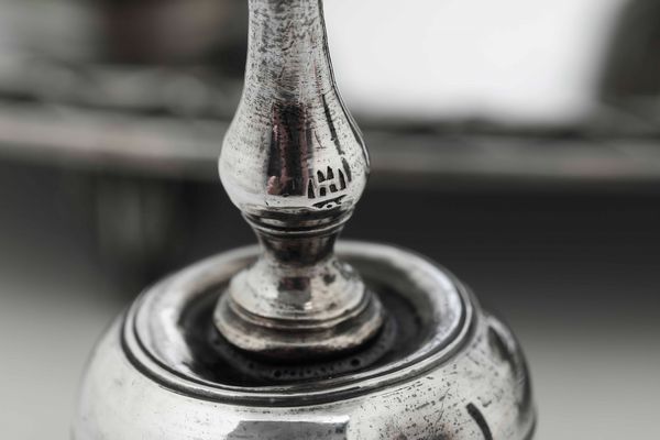 Calamaio. Argento fuso, sbalzato e cesellato. Genova ultimo ventennio del XVIII secolo. Marchio della �Torretta� con datario .78.  - Asta Argenti da Collezione | Antichi - Associazione Nazionale - Case d'Asta italiane