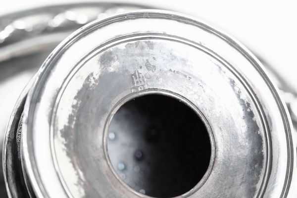 Calamaio. Argento fuso, sbalzato e cesellato. Genova ultimo ventennio del XVIII secolo. Marchio della �Torretta� con datario .78.  - Asta Argenti da Collezione | Antichi - Associazione Nazionale - Case d'Asta italiane