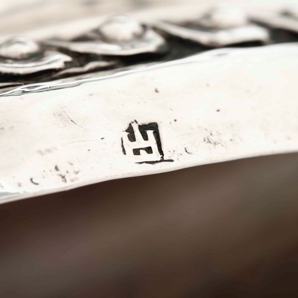 Coppia di candelieri in argento fuso, sbalzato e cesellato. Genova fine del XVIII secolo. Punzone della Torretta senza datario  - Asta Argenti da Collezione | Antichi - Associazione Nazionale - Case d'Asta italiane