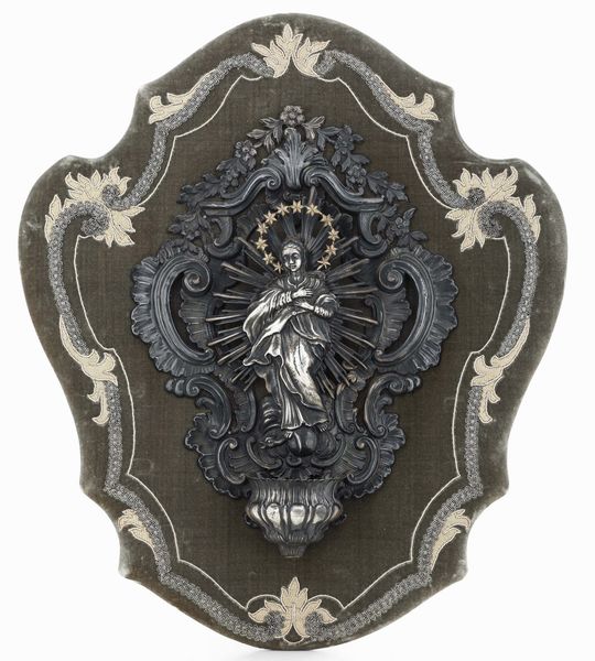 Acquasantiera raffigurante Immacolata. Argento sbalzato e cesellato. Genova seconda met� del XVIII secolo (apparentemente priva di punzonatura)  - Asta Argenti da Collezione | Antichi - Associazione Nazionale - Case d'Asta italiane