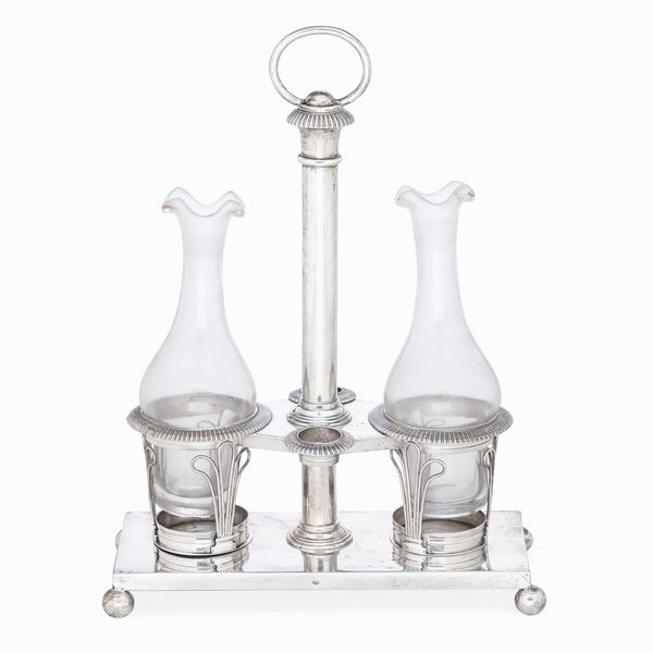 Acetoliera. Argento fuso e sagomato. Genova prima met� XIX secolo. Marchi con delfino e croce mauriziana in uso dal 1825 al 1872 e dell�argentiere AS entro losanga (non identificato)  - Asta Argenti da Collezione | Antichi - Associazione Nazionale - Case d'Asta italiane