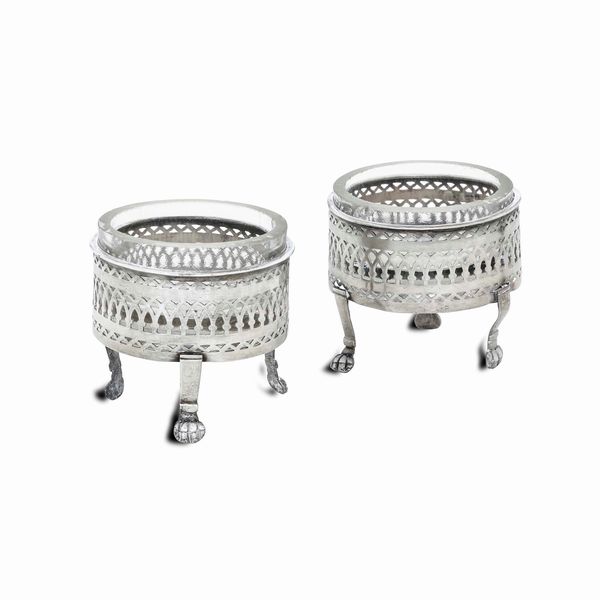 Coppia di saliere. Argento fuso, traforato e cesellato. Genova 1818. Marchio della �Torretta� con datario, croce mauriziana e delfino  - Asta Argenti da Collezione | Antichi - Associazione Nazionale - Case d'Asta italiane