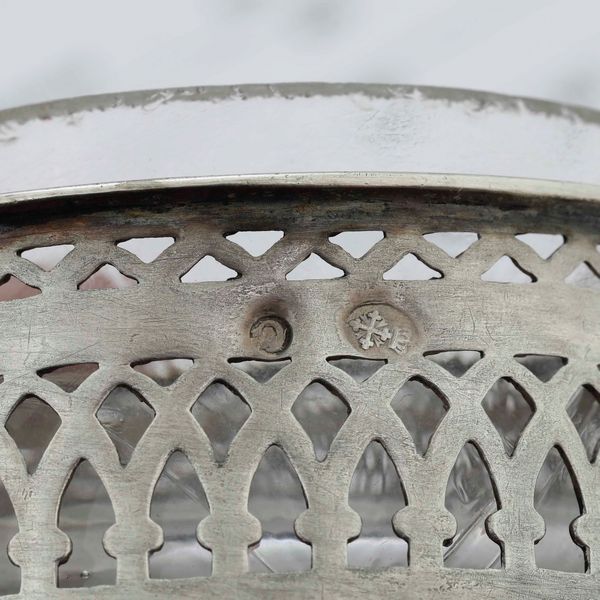 Coppia di saliere. Argento fuso, traforato e cesellato. Genova 1818. Marchio della �Torretta� con datario, croce mauriziana e delfino  - Asta Argenti da Collezione | Antichi - Associazione Nazionale - Case d'Asta italiane
