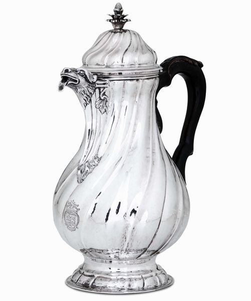 Importante caffettiera in argento fuso, sbalzato e cesellato. Manico in legno intagliato ed ebanizzato.  Milano, 1780 ca., marchio testa di moro, bottega di Contardo Buccellati (1754-1814)  - Asta Argenti da Collezione | Antichi - Associazione Nazionale - Case d'Asta italiane