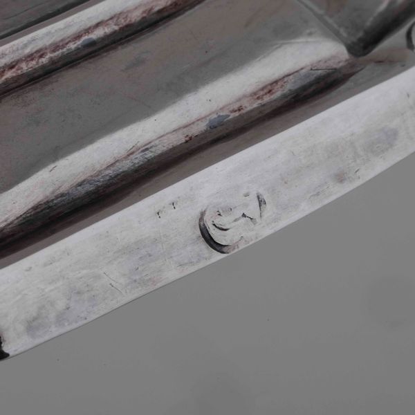 Coppia di candelieri. Argento fuso e sbalzato. Milano seconda met� del XVIII secolo Argentiere Contardo Buccellati (all�insegna della testa di moro)  - Asta Argenti da Collezione | Antichi - Associazione Nazionale - Case d'Asta italiane