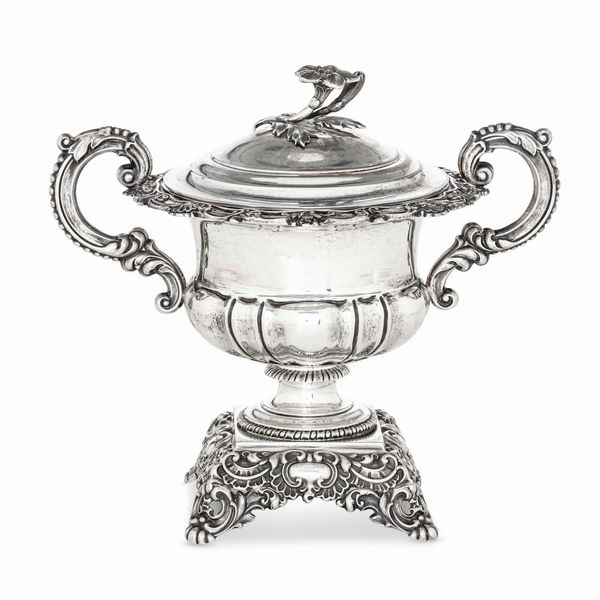 Zuccheriera. Argento fuso e sagomato. Milano XIX secolo,Argentiere Francesco Ceppi  - Asta Argenti da Collezione | Antichi - Associazione Nazionale - Case d'Asta italiane