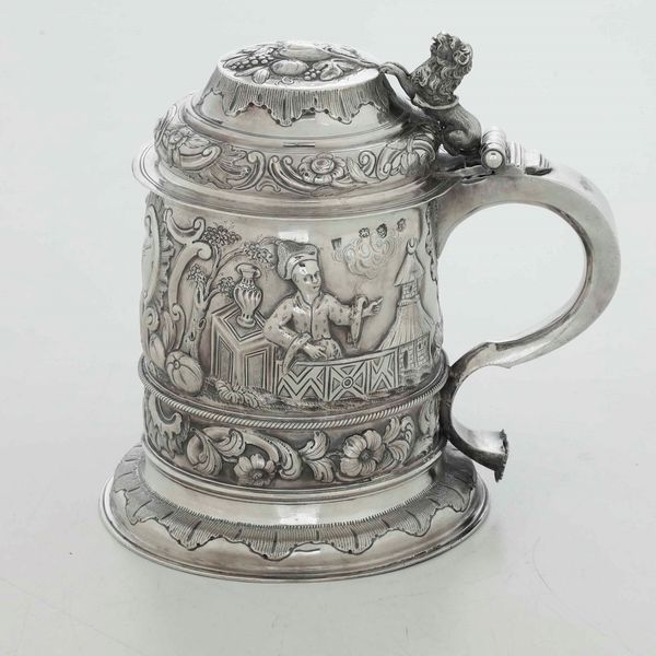 Tankard. Argento fuso, sbalzato e cesellato. Londra terzo quarto del XVIII secolo (1763?). Argentiere DR sormontato da corona (non identificato)  - Asta Argenti da Collezione | Antichi - Associazione Nazionale - Case d'Asta italiane