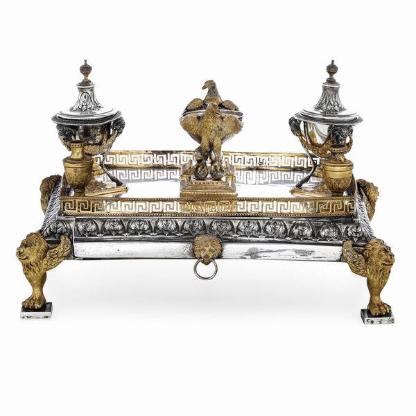 Importante calamaio neoclassico. Argento fuso, sbalzato, traforato, cesellato e dorato. Ducato di Parma e Piacenza XIX secolo. Argentiere Luigi Vernazzi (attribuito a)  - Asta Argenti da Collezione | Antichi - Associazione Nazionale - Case d'Asta italiane