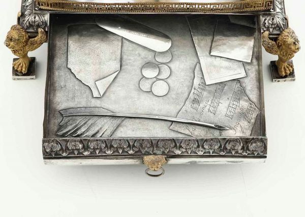 Importante calamaio neoclassico. Argento fuso, sbalzato, traforato, cesellato e dorato. Ducato di Parma e Piacenza XIX secolo. Argentiere Luigi Vernazzi (attribuito a)  - Asta Argenti da Collezione | Antichi - Associazione Nazionale - Case d'Asta italiane