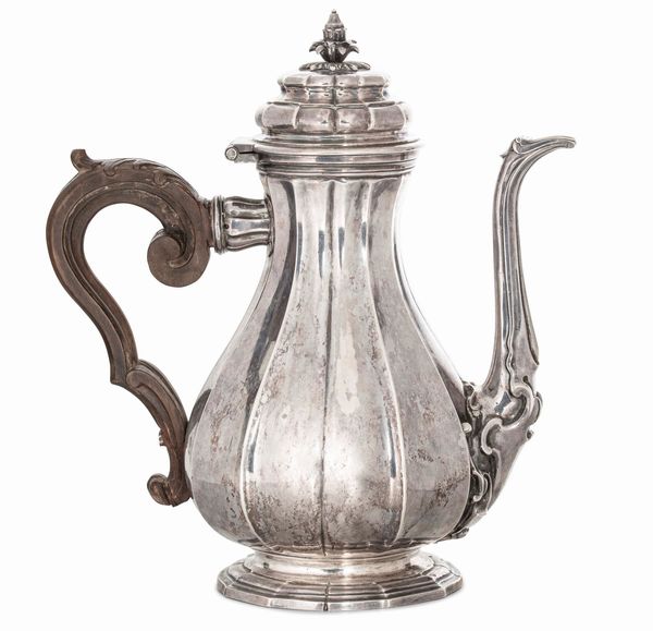 Importante caffettiera. Argento fuso, sbalzato e cesellato. Roma terzo quarto del XVIII secolo. Maestro argentiere Vincenzo I Belli (1741-1787)  - Asta Argenti da Collezione | Antichi - Associazione Nazionale - Case d'Asta italiane