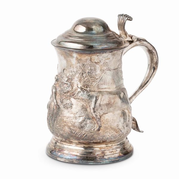 Tankard. Argento fuso e sbalzato. Londra 1756, argentiere W.W.  - Asta Argenti da Collezione | Antichi - Associazione Nazionale - Case d'Asta italiane