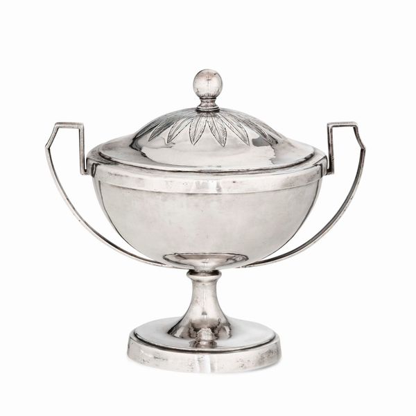 Piccola zuppiera Argento fuso, sbalzato e cesellato. Roma XIX secolo, Maestro argentiere Vincenzo II Belli  - Asta Argenti da Collezione | Antichi - Associazione Nazionale - Case d'Asta italiane