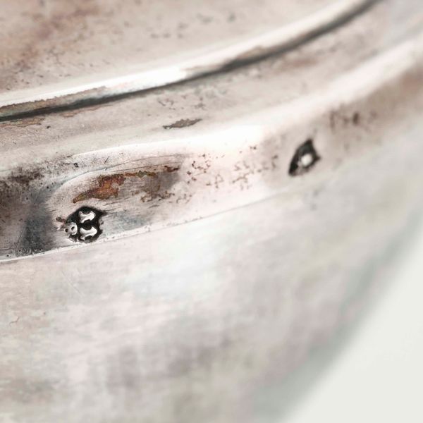 Piccola zuppiera Argento fuso, sbalzato e cesellato. Roma XIX secolo, Maestro argentiere Vincenzo II Belli  - Asta Argenti da Collezione | Antichi - Associazione Nazionale - Case d'Asta italiane