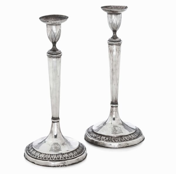 Coppia di candelieri in argento fuso, sbalzato e cesellato, maestro argentiere Angelo Giannotti (1824-1865), Roma XIX secolo  - Asta Argenti da Collezione | Antichi - Associazione Nazionale - Case d'Asta italiane