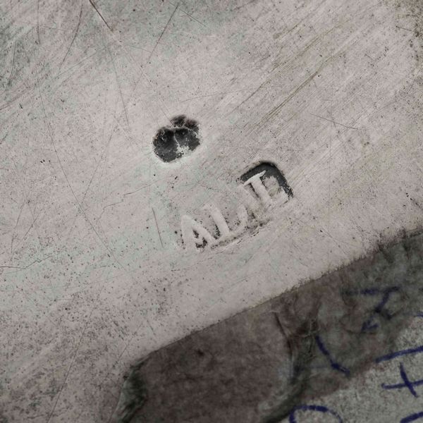 Vassoio. Argento fuso e cesellato. Napoli, seconda met� del XVIII secolo. Marchio del maestro argentiere Angelo De Luca  - Asta Argenti da Collezione | Antichi - Associazione Nazionale - Case d'Asta italiane