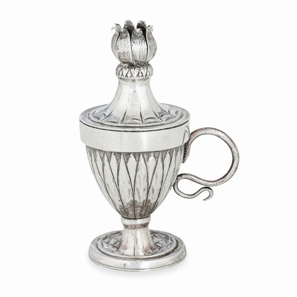 Stoppiniera. Argento fuso, sbalzato e cesellato. Italia XIX secolo (apparentemente priva di punzonatura)  - Asta Argenti da Collezione | Antichi - Associazione Nazionale - Case d'Asta italiane