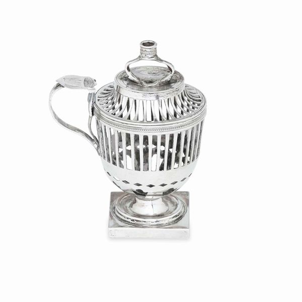 Stoppiniera. Argento fuso, sbalzato, traforato e cesellato. Italia XIX secolo (apparentemente priva di punzonatura)  - Asta Argenti da Collezione | Antichi - Associazione Nazionale - Case d'Asta italiane