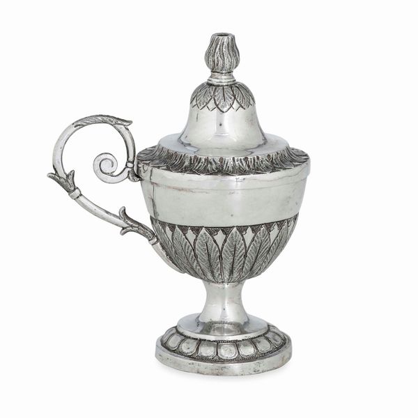 Stoppiniera. Argento fuso, sbalzato e cesellato. Italia XIX secolo (apparentemente priva di punzonatura)  - Asta Argenti da Collezione | Antichi - Associazione Nazionale - Case d'Asta italiane