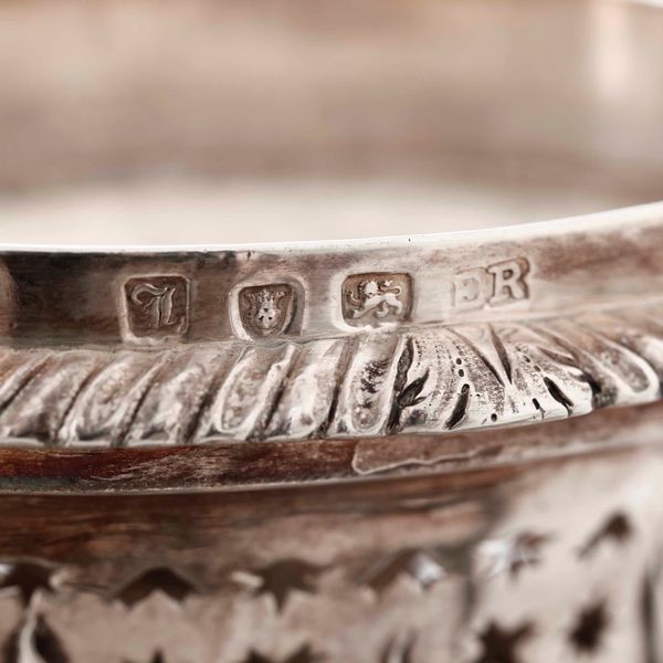 Importante epergne in argento sterling fuso, sbalzato, traforato e cesellato. Londra 1766 Argentiere Emick Romer  - Asta Argenti da Collezione | Antichi - Associazione Nazionale - Case d'Asta italiane