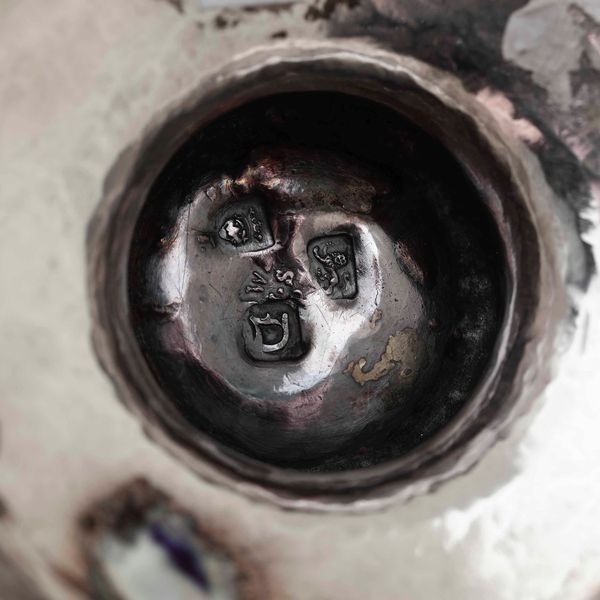 Coppa biansata. Argento fuso e sbalzato. Londra 1759. Marchio dellargentiere parziale di difficile lettura, possibile William Shaw & William Priest  - Asta Argenti da Collezione | Antichi - Associazione Nazionale - Case d'Asta italiane