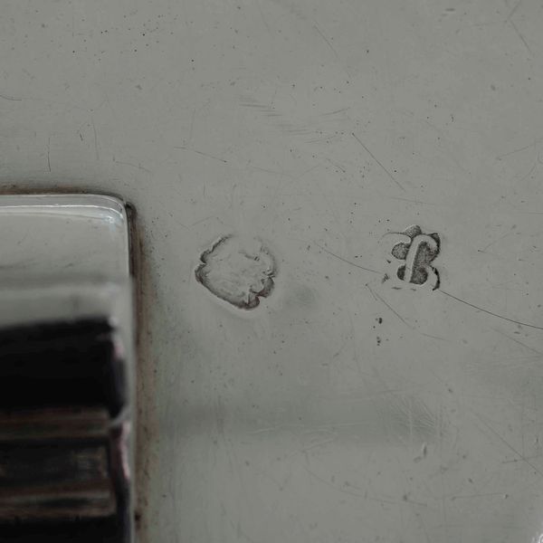 Tankard. Argento fuso e sbalzato. Londra 1662. Argentiere entro scudo documentato ma non identificato  - Asta Argenti da Collezione | Antichi - Associazione Nazionale - Case d'Asta italiane