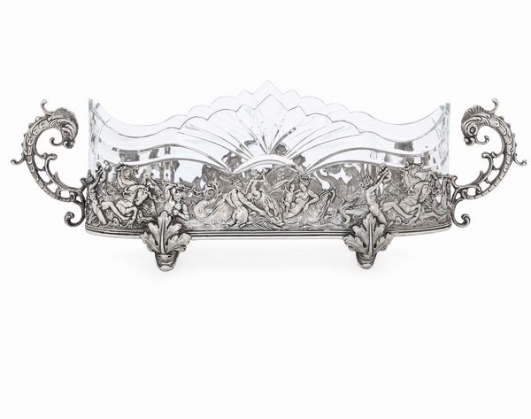 Centrotavola. Argento fuso, sbalzato, traforato e cesellato. Svezia inizio XX secolo  - Asta Argenti da Collezione | Antichi - Associazione Nazionale - Case d'Asta italiane