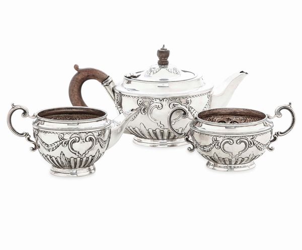 Teiera, zuccheriera e lattiera. Londra 1903. Argentiere John & Frank Pairpoint  - Asta Argenti da Collezione | Antichi - Associazione Nazionale - Case d'Asta italiane