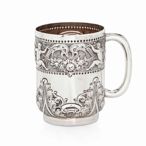 Mug in argento fuso, sbalzato e cesellato, marchio della citt� di Londra per l'anno 1903, argentiere Robert Stewart  - Asta Argenti da Collezione | Antichi - Associazione Nazionale - Case d'Asta italiane