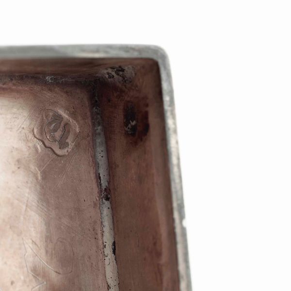 Coppa biansata in argento fuso, sbalzato e cesellato. Bollo della citt� di Londra 1775, argentiere John Cramer  - Asta Argenti da Collezione | Antichi - Associazione Nazionale - Case d'Asta italiane