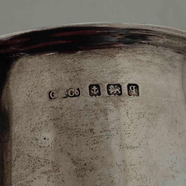 Mug. Argento fuso e sagomato. Birmingham 1914, bollo dell�argentiere consunto di difficile lettura  - Asta Argenti da Collezione | Antichi - Associazione Nazionale - Case d'Asta italiane