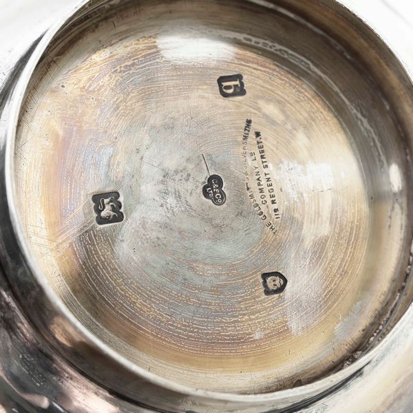 Cattle. Argento fuso, sbalzato e cesellato. Londra 1911. Argentiere Goldsmiths & silversmiths company  - Asta Argenti da Collezione | Antichi - Associazione Nazionale - Case d'Asta italiane