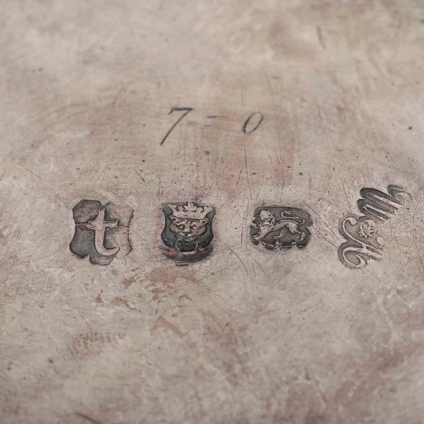 Set di tre scatole da t�. Argento fuso, sbalzato e cesellato. Londra 1754. Argentiere WA inframezzato da stella (non identificato)  - Asta Argenti da Collezione | Antichi - Associazione Nazionale - Case d'Asta italiane