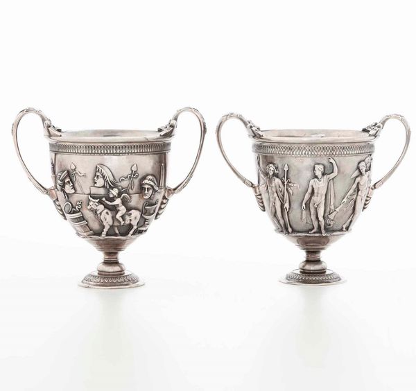Coppia di coppe potorie. Argento. Argenteria artistica italiana del XX-XXI secolo per gioielleria Knight & F. Napoli  - Asta Argenti da Collezione | Antichi - Associazione Nazionale - Case d'Asta italiane