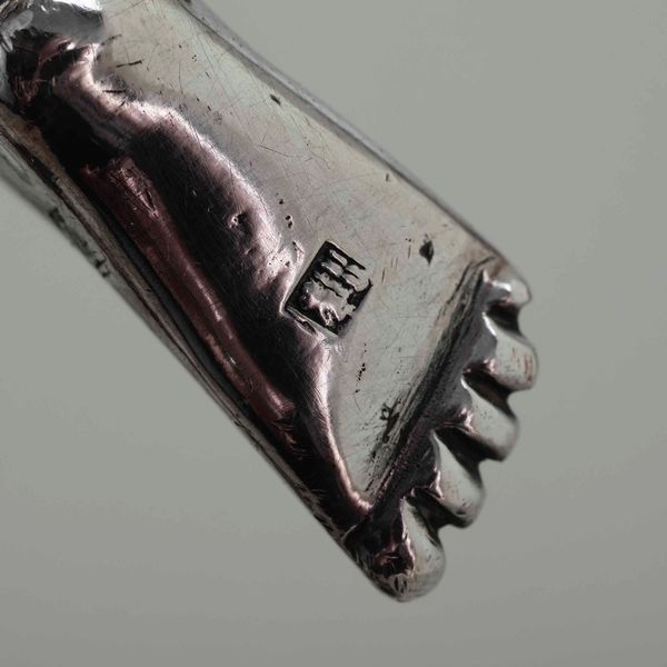 Lucerna. Argento fuso, sbalzato e cesellato. Marchi per la citt� di Napoli in uso dal 1832 al 1872 (probabilmente non pertinenti)  - Asta Argenti da Collezione | Antichi - Associazione Nazionale - Case d'Asta italiane