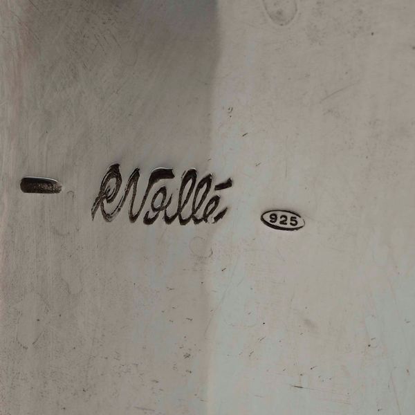 Grande caffettiera. Argento 925 fuso e sagomato.Lavorazione artistica milanese del XX secolo nello stile dell�argenteria romana del XVIII secolo  - Asta Argenti da Collezione | Antichi - Associazione Nazionale - Case d'Asta italiane