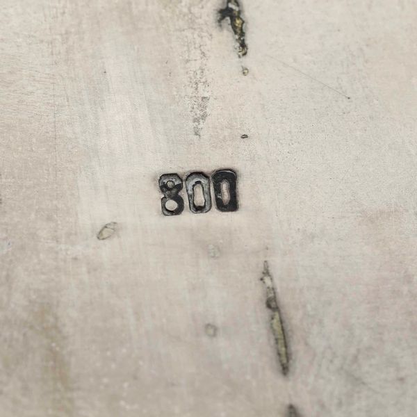 Portagioie. Argento fuso, sbalzato e inciso con coperchio centrato da pietra dura. Argenteria artistica italiana, prima met� del XX secolo  - Asta Argenti da Collezione | Antichi - Associazione Nazionale - Case d'Asta italiane