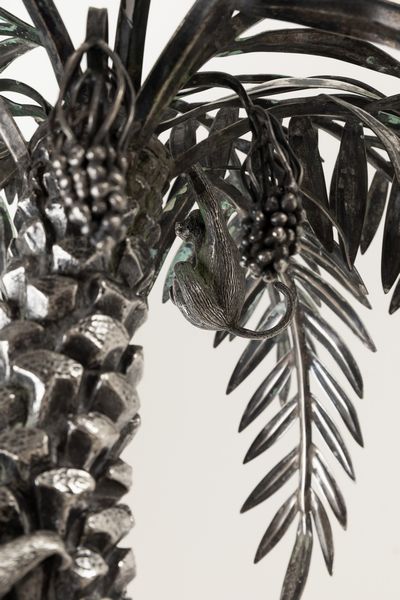 Monumentale fontana centrotavola. Argento fuso, sbalzato, cesellato e base circolare in malachite. Argenteria artistica italiana della prima met del XX secolo  - Asta Argenti da Collezione | Antichi - Associazione Nazionale - Case d'Asta italiane