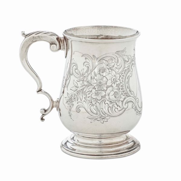Mug in argento fuso, sbalzato e cesellato. Inghilterra, marchio della citt� di Londra per l'anno 1772, argentiere John Swift  - Asta Argenti da Collezione | Antichi - Associazione Nazionale - Case d'Asta italiane