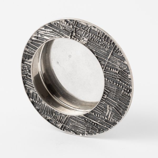 Ciotola- Argento fuso e sbalzato. Arnaldo Pomodoro per Cusi  - Asta Argenti da Collezione | Antichi - Associazione Nazionale - Case d'Asta italiane