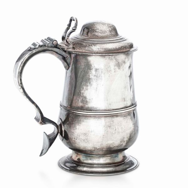 Tankard in argento fuso e sbalzato. Londra 1773. Argentiere John King  - Asta Argenti da Collezione | Antichi - Associazione Nazionale - Case d'Asta italiane