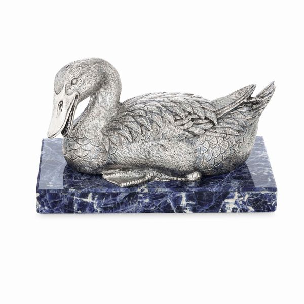 Anatra. Scultura in argento fuso e cesellato. Base in sodalite. Maison Mario Buccellati. Italia XX-XXI secolo  - Asta Argenti da Collezione | Antichi - Associazione Nazionale - Case d'Asta italiane