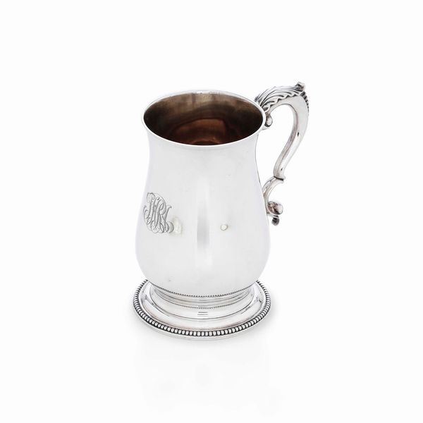 Mug. Argento fuso, sbalzato e cesellato. Londra 1784, marchio dell�argentiere consunto di difficile lettura  - Asta Argenti da Collezione | Antichi - Associazione Nazionale - Case d'Asta italiane
