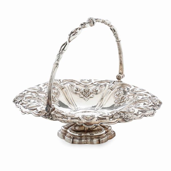 Cestino. Argento fuso, sbalzato e cesellato. Marchio della citt� di Sheffield per l'anno 1856, argentiere Wilkinson & Co.  - Asta Argenti da Collezione | Antichi - Associazione Nazionale - Case d'Asta italiane