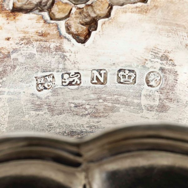 Cestino. Argento fuso, sbalzato e cesellato. Marchio della citt� di Sheffield per l'anno 1856, argentiere Wilkinson & Co.  - Asta Argenti da Collezione | Antichi - Associazione Nazionale - Case d'Asta italiane